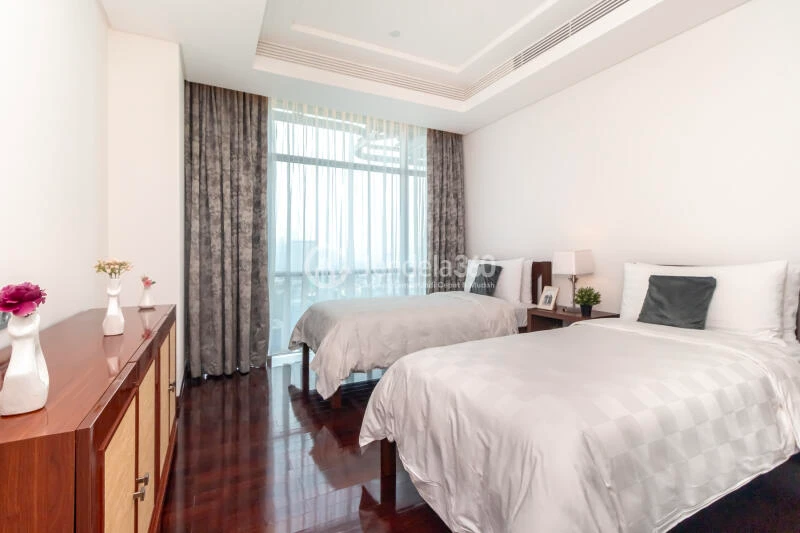 Bedroom 2 3BR Shangri-La Residence Apartment at Low Floor