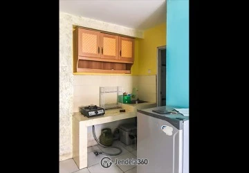 Kitchen Homey 2BR Apartment Low Floor with city view View at Gateway Apartment