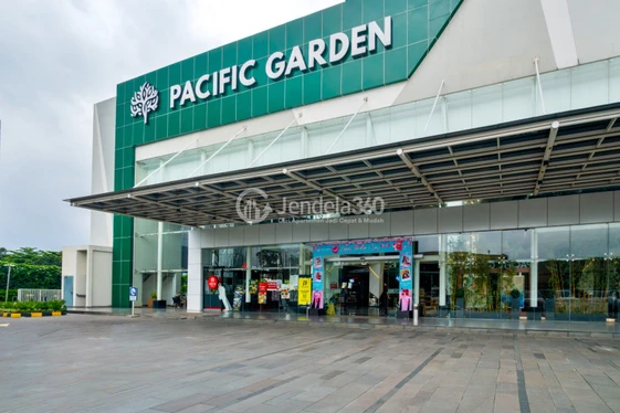 Frontyard - Pacific Garden Apartment