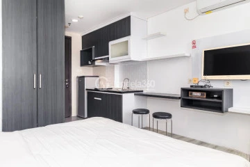 Bedroom Low Floor Studio Apartment with City View at Bintaro Icon Apartment