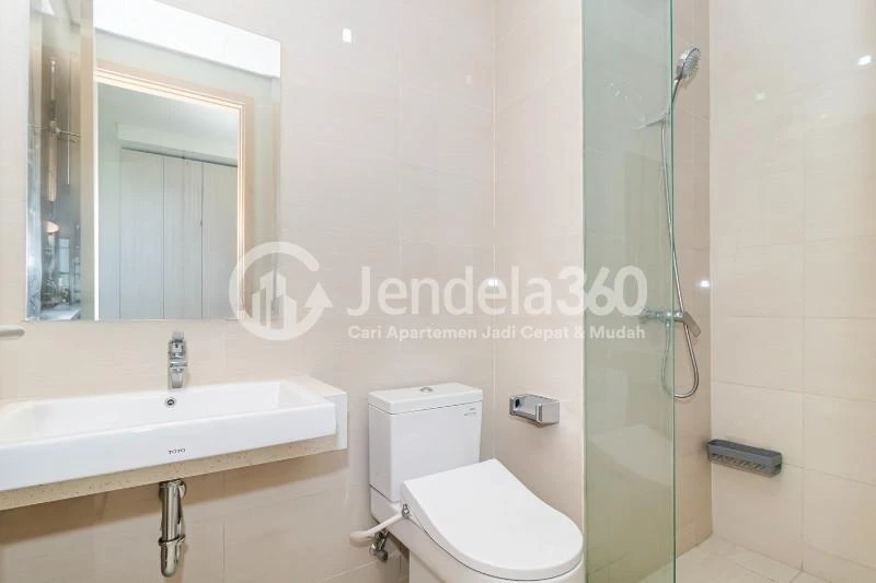Bathroom Low Floor Studio Apartment with City View at Sedayu City Apartment