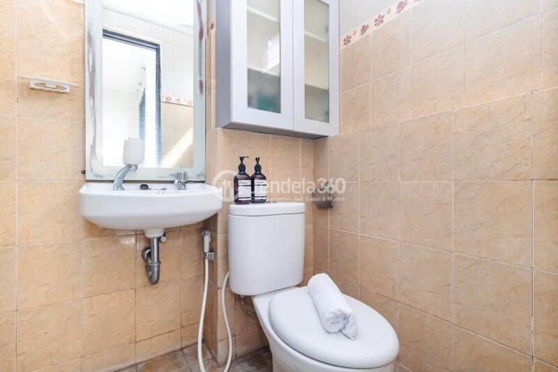 Bathroom 1BR Apartment with City View at Kebagusan City Apartment