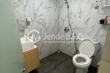 Bathroom 3BR Apartment with City View at Paradise Mansion Apartment