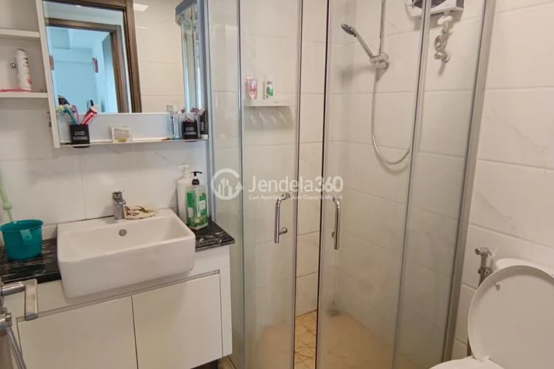 Bathroom Lovely 3BR Apartment Low Floor with  View at Sky House BSD Apartment