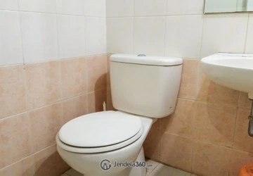 Bathroom 2BR Gading Mediterania Residence Apartment at Middle Floor