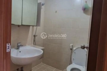 Bathroom Middle Floor Studio Apartment with City View at Sunter Park View Apartment