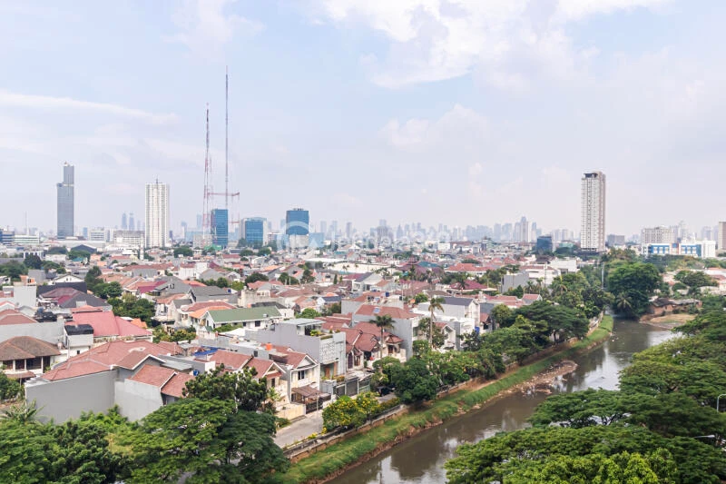 Balcony Middle Floor Studio Apartment with river and city view View at Puri Park View Apartment