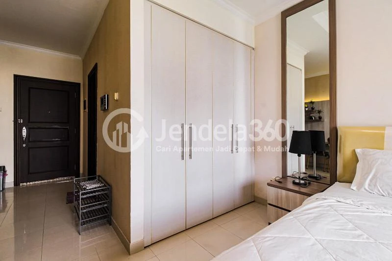 Bedroom Fancy Middle Floor Apartment Across from Grand ITC Permata Hijau at Belleza Apartment