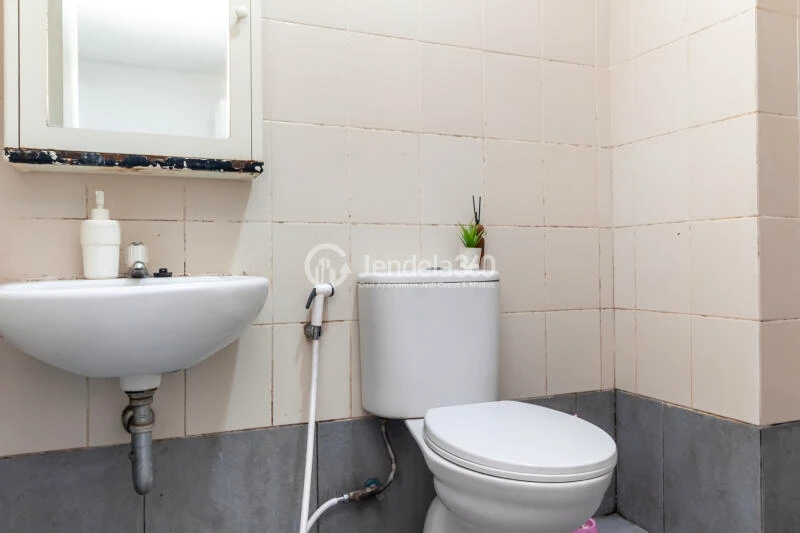 Bathroom Compact 1BR Apartment, 5 Mins to Ocean Park BSD