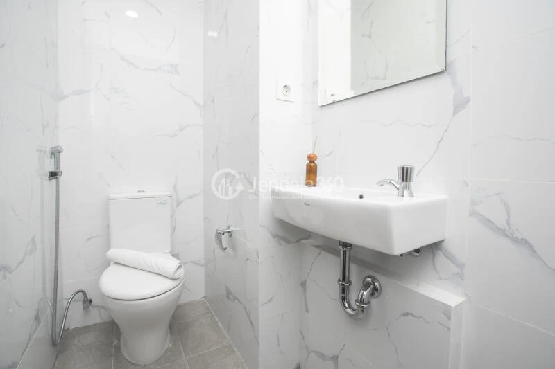 Bathroom Studio Pacific Garden Apartment at Tower -