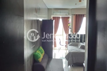 Bedroom Good Deal Studio Apartment Low Floor with City View at Nifarro Park Apartment