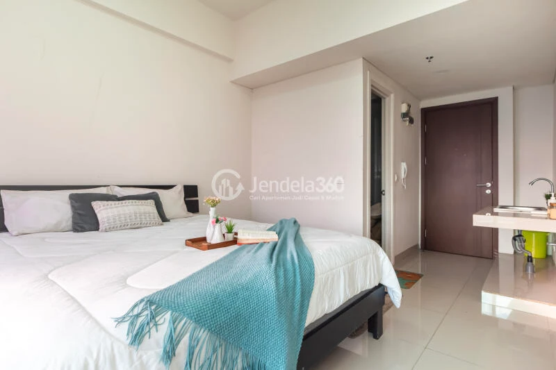 Bedroom Studio Apartment with  View at Parkland Avenue Apartment