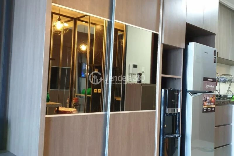 Kitchen Studio Apartment with City View at Green Sedayu Apartment