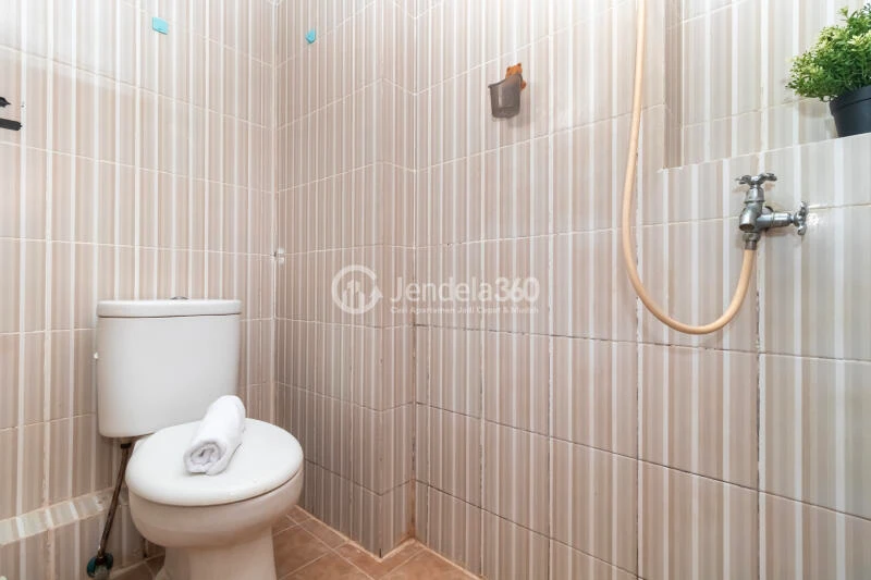 Bathroom 2BR Apartment with  View at Cinere Resort Apartment