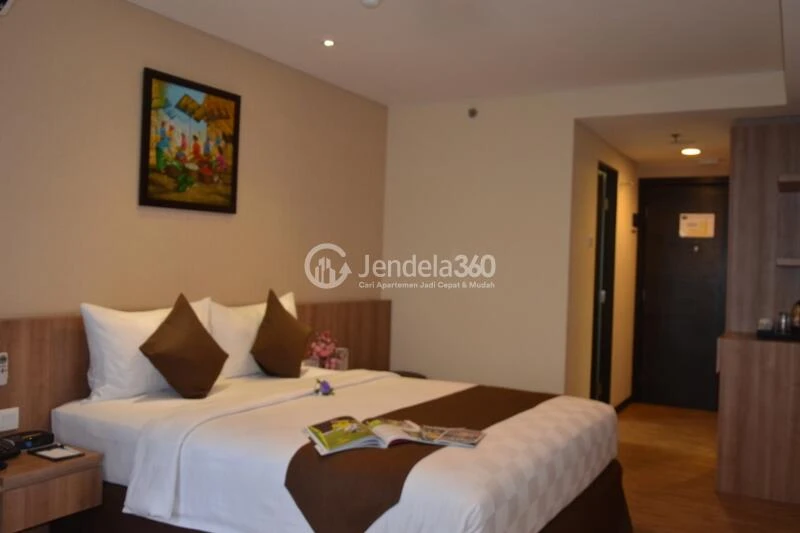 Bedroom Fancy Studio Apartment at Great Western Resort Tower B