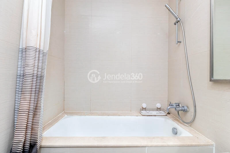 Bathroom 2BR Casa Grande Apartment at Low Floor Swimming Pool View