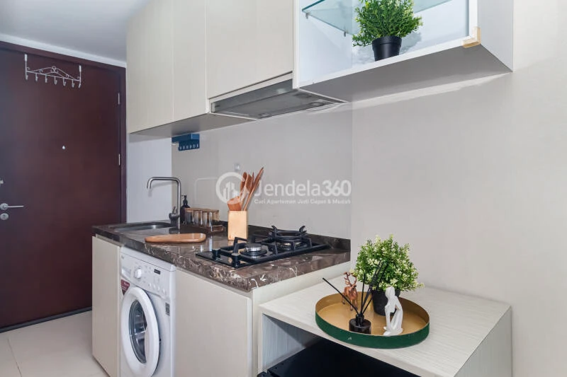 Kitchen Middle Floor Studio Apartment with City View at Puri Mansion