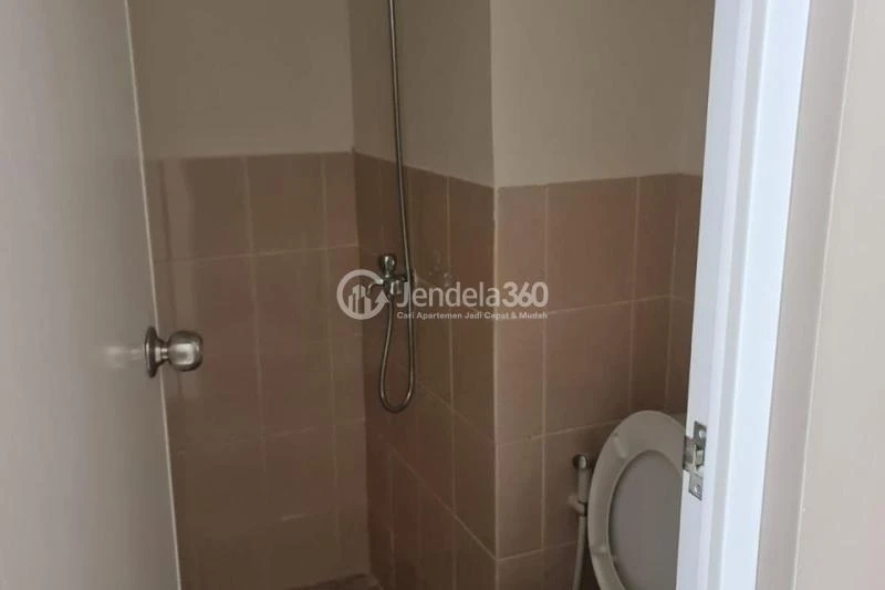 Bathroom Well Located 2BR Apartment Middle Floor with City View at Podomoro Golf View Apartment