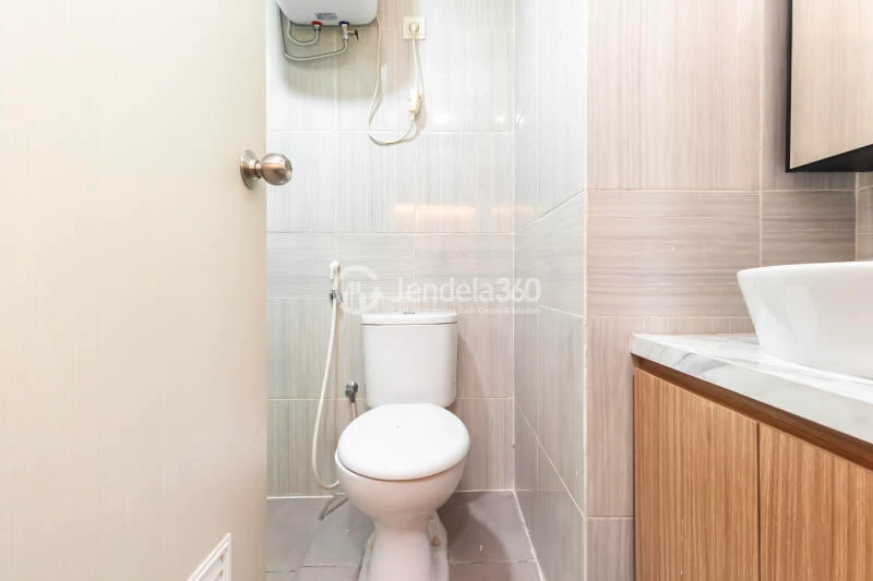 Bathroom Low Floor Studio Apartment with City View at Vasanta Innopark Apartment