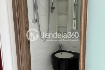 Bathroom Studio Sky House Alam Sutera Apartment at Low Floor