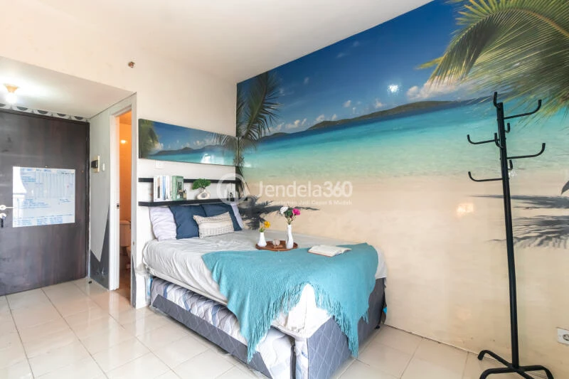 Bedroom Low Floor Studio Apartment with City View at Serpong Green View Apartment