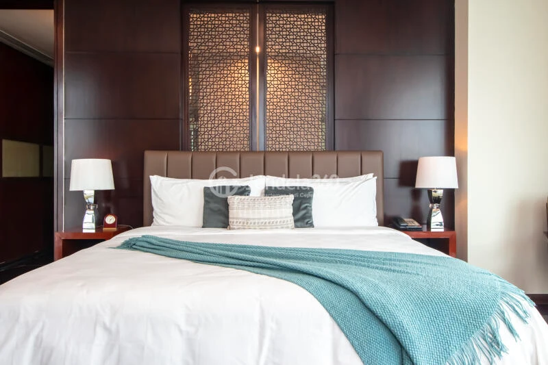 Bedroom 1 3BR Apartment with City View at Shangri-La Residence