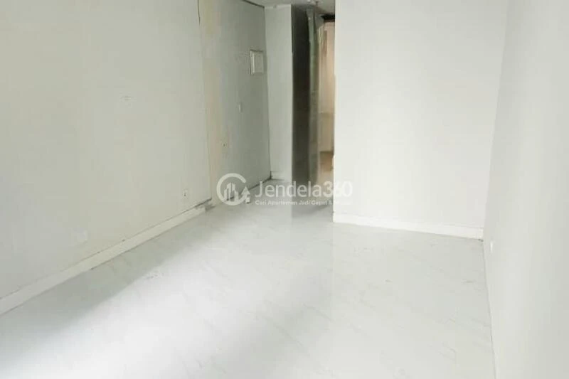 Bedroom Spotless Studio Apartment Middle Floor with Swimming Pool View at Pakuwon Residence Bekasi