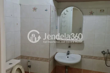 Bathroom 2BR Permata Eksekutif Apartment at Tower -