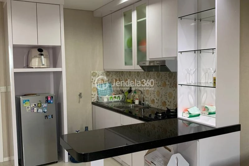 Kitchen Restful 2BR Apartment Middle Floor with City View at Paddington Heights Apartment