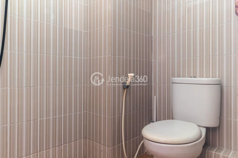 Bathroom Studio Apartment with  View at Cinere Resort Apartment