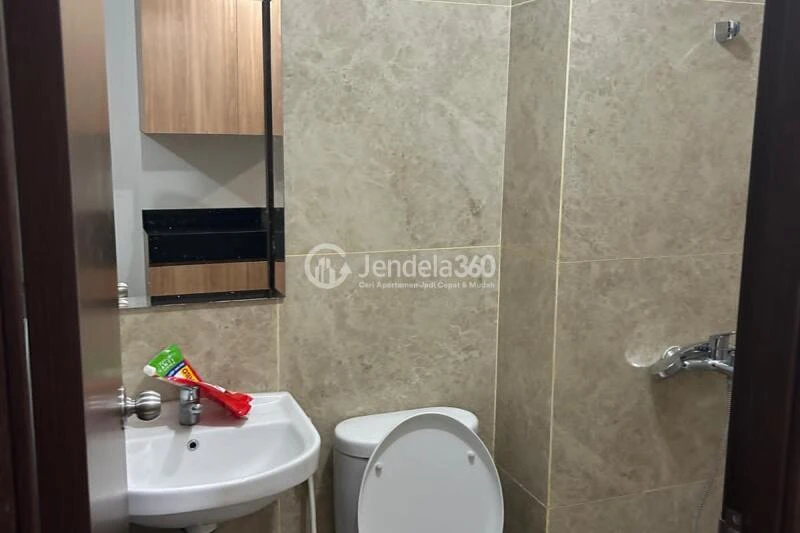 Bathroom Studio Apartment with Mall Wall View at Transpark Cibubur Apartment