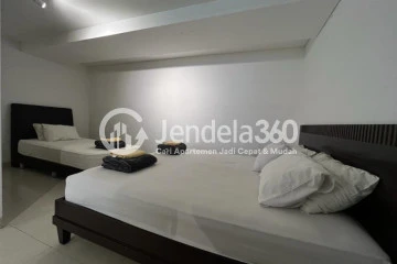 Bedroom High Floor Studio Apartment with City View at Neo Soho Residence