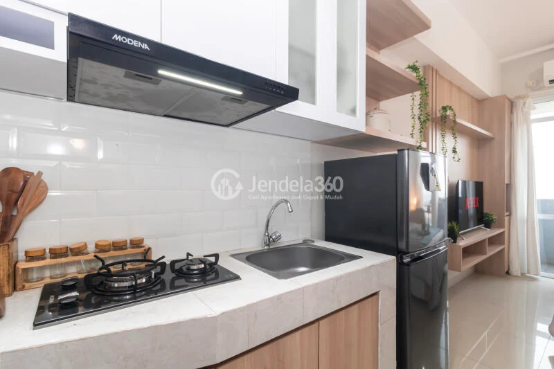 Kitchen Fancy Studio Apartment Middle Floor with City View at Vasanta Innopark Apartment