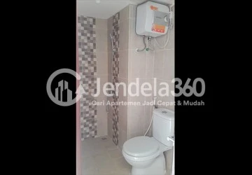 Bathroom Middle Floor 2BR Apartment with city View at Grand Asia Afrika Residence