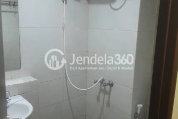 Bathroom 1BR Grand Dhika City Apartment at Middle Floor