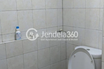 Bathroom Simply Look Studio Apartment at Bintaro Park View Low Floor