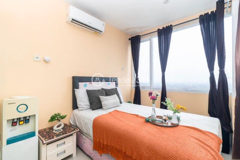 Bedroom Simply Look Studio Apartment at Saladdin Mansion Middle Floor