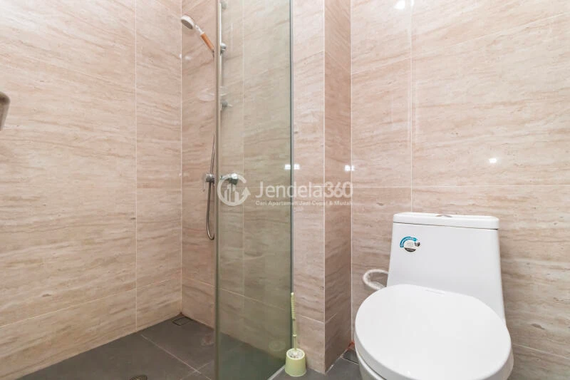 Bathroom Studio Apartment with City View at Southgate Residence