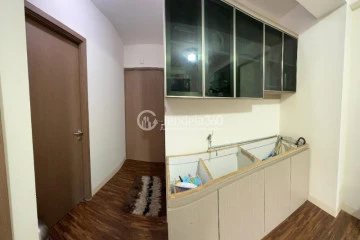 Kitchen 2BR Podomoro Golf View Apartment at High Floor