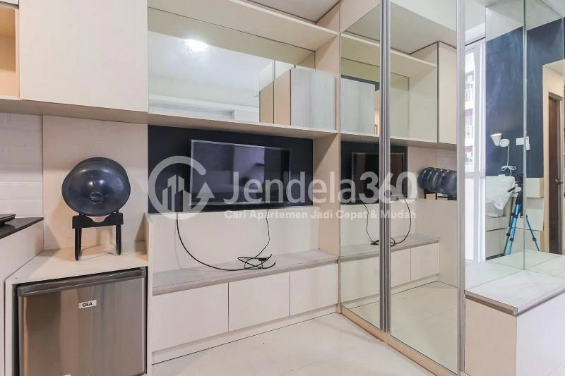 Bedroom Cozy Studio Apartment with Direct Access to Universitas Indonesia Train Station at Taman Melati Margonda Apartment