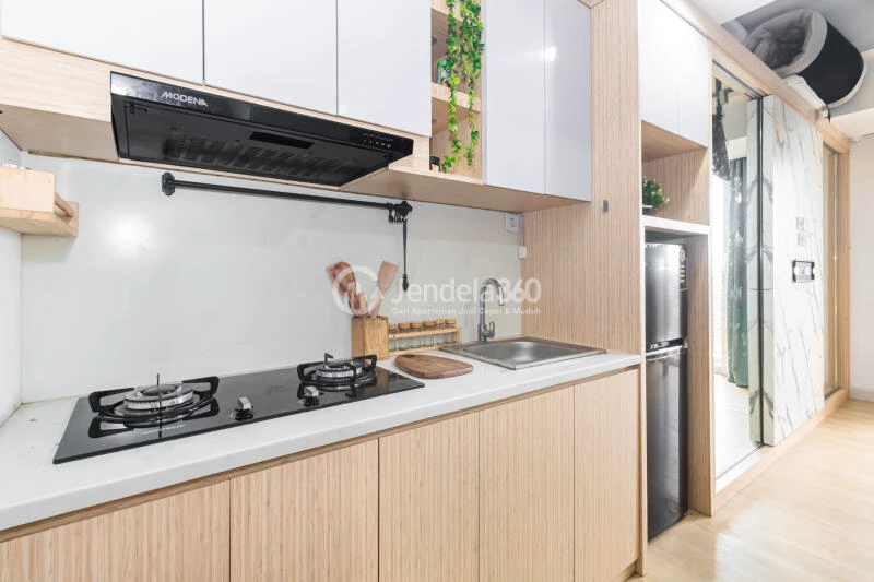 Kitchen Trendy Studio Apartment Middle Floor with City View at The Crest West Vista Puri