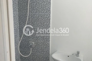 Bathroom Studio Apartment with City View at Aeropolis 2 Apartment