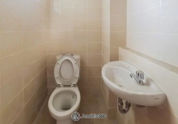 Bathroom Compact Studio Apartment Low Floor with City View at Casablanca East Residence