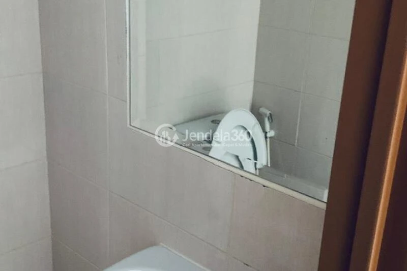 Bathroom Studio Apartment with  View at Dave Apartment
