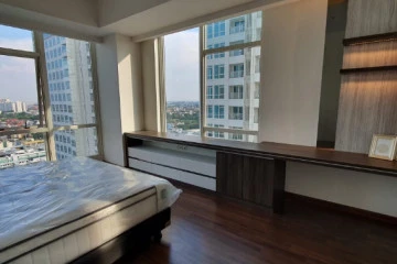 Bedroom 1 Middle Floor 3BR Apartment with Pool View at The Kensington Royal Suites