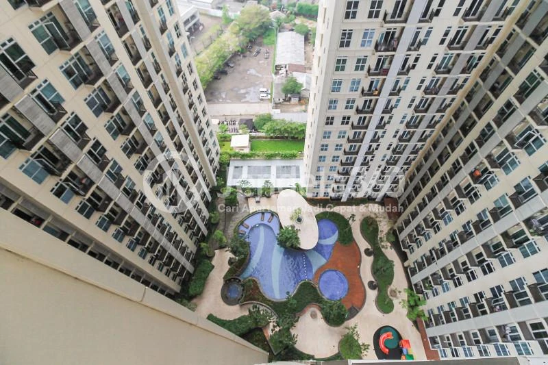 Balcony Studio Puri Orchard Apartment at Tower Orange Groove