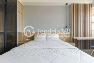 Bedroom Low Floor Studio Apartment with City View at Parkland Avenue Apartment