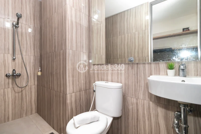 Bathroom Studio Apartment with City View at Pakuwon Residence Bekasi