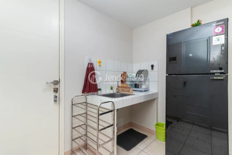 Kitchen 3BR The Springlake Summarecon Apartment at Tower Caldesia