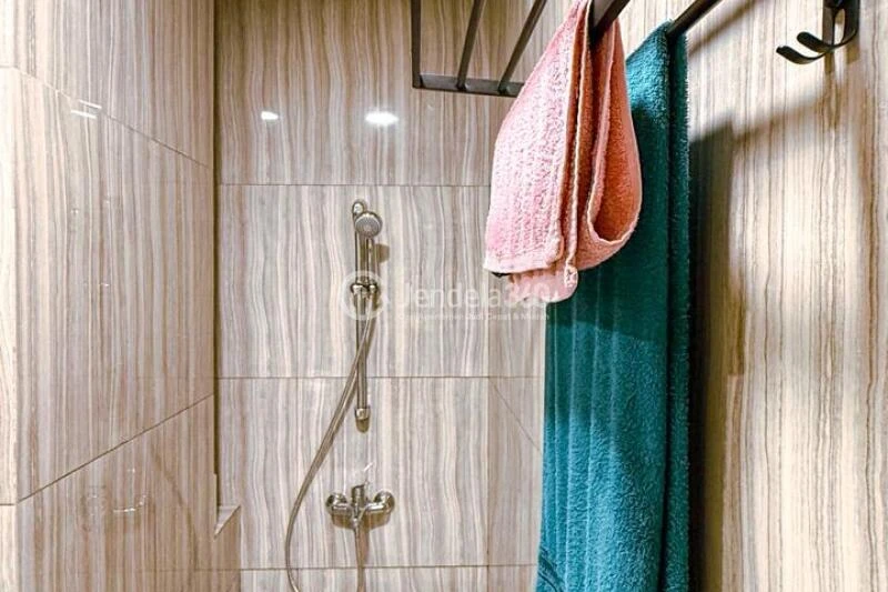 Bathroom High Floor Studio Apartment with  View at Pakuwon Residence Bekasi